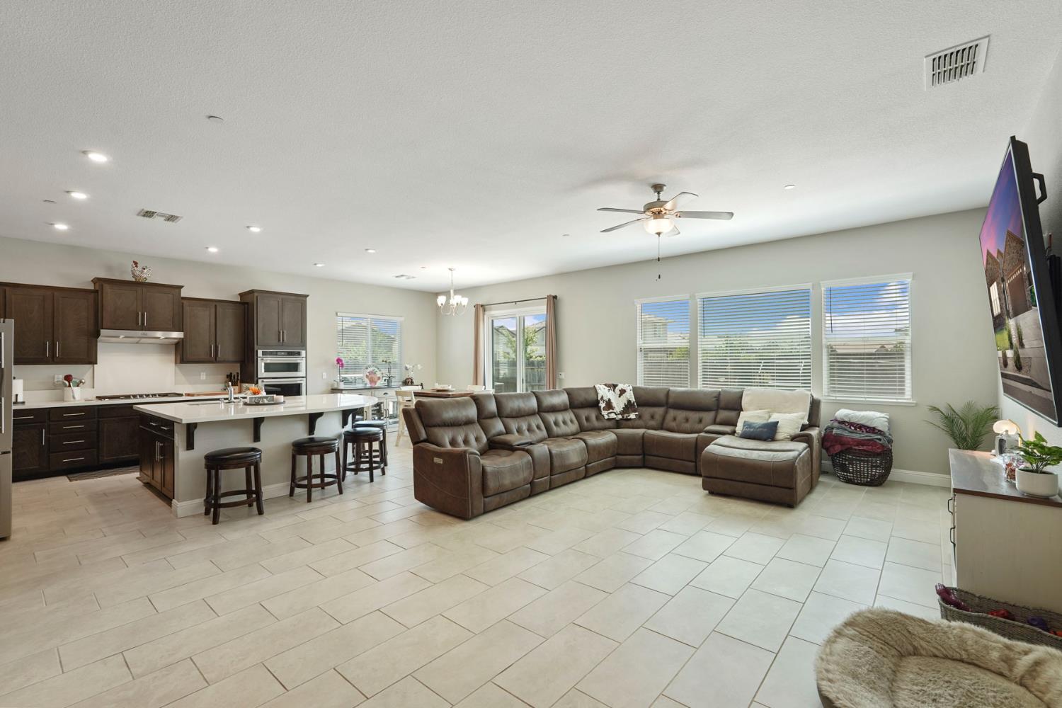 2013 Van Ruiten Drive Lodi, CA 95242 - Photo 21 of 56