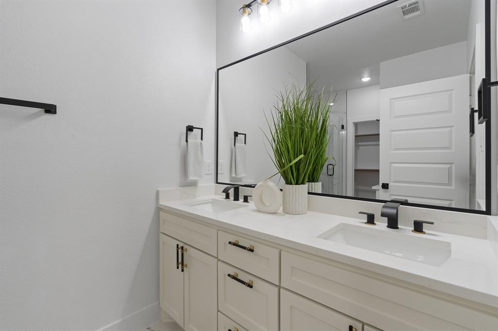 809 Tierney Road Fort Worth, TX 76112 - Photo 10 of 29 Gallery Image 10