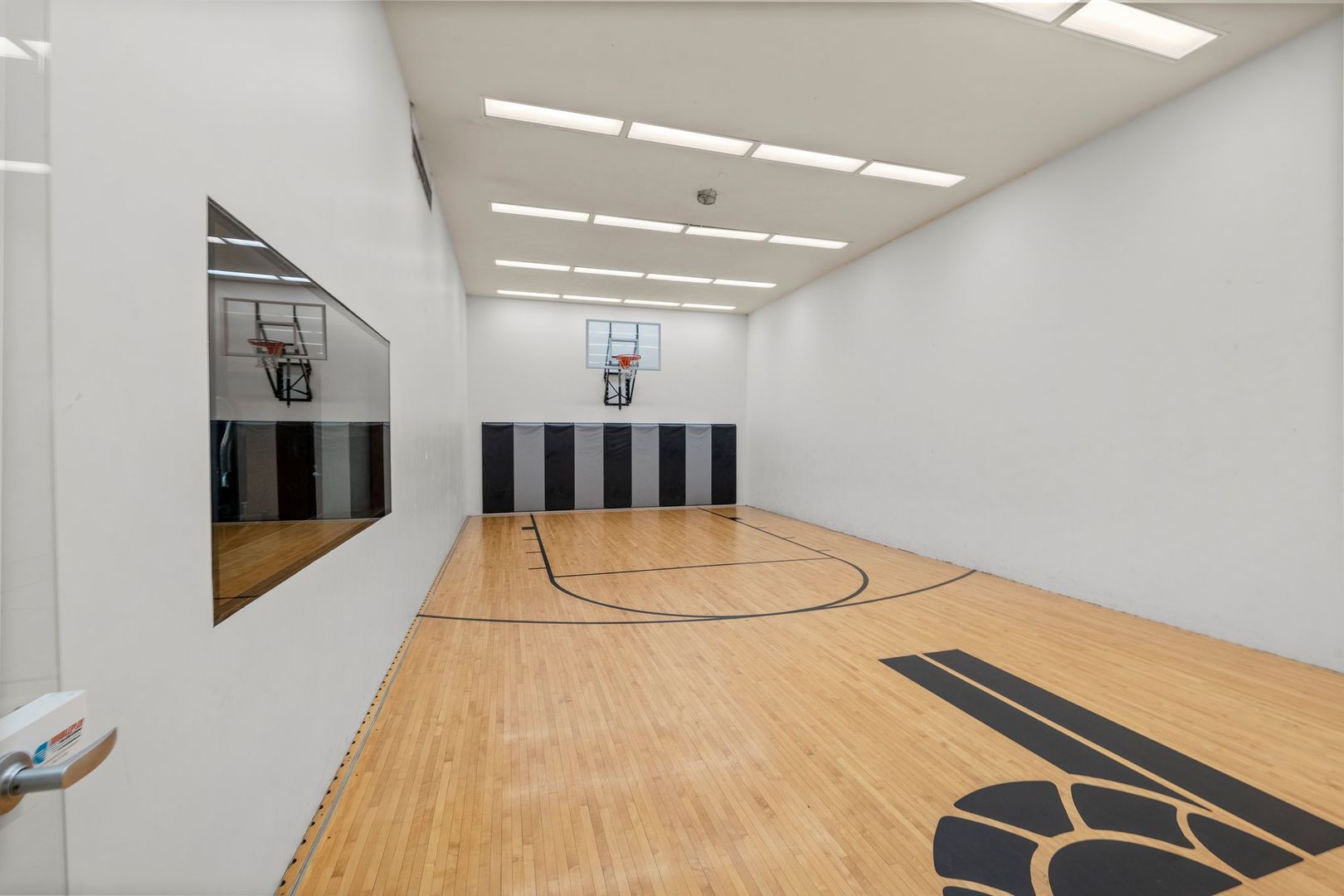 400 East Randolph Street, Unit 3702 Chicago, IL 60601 - Photo 23 of 26 a view of an empty room