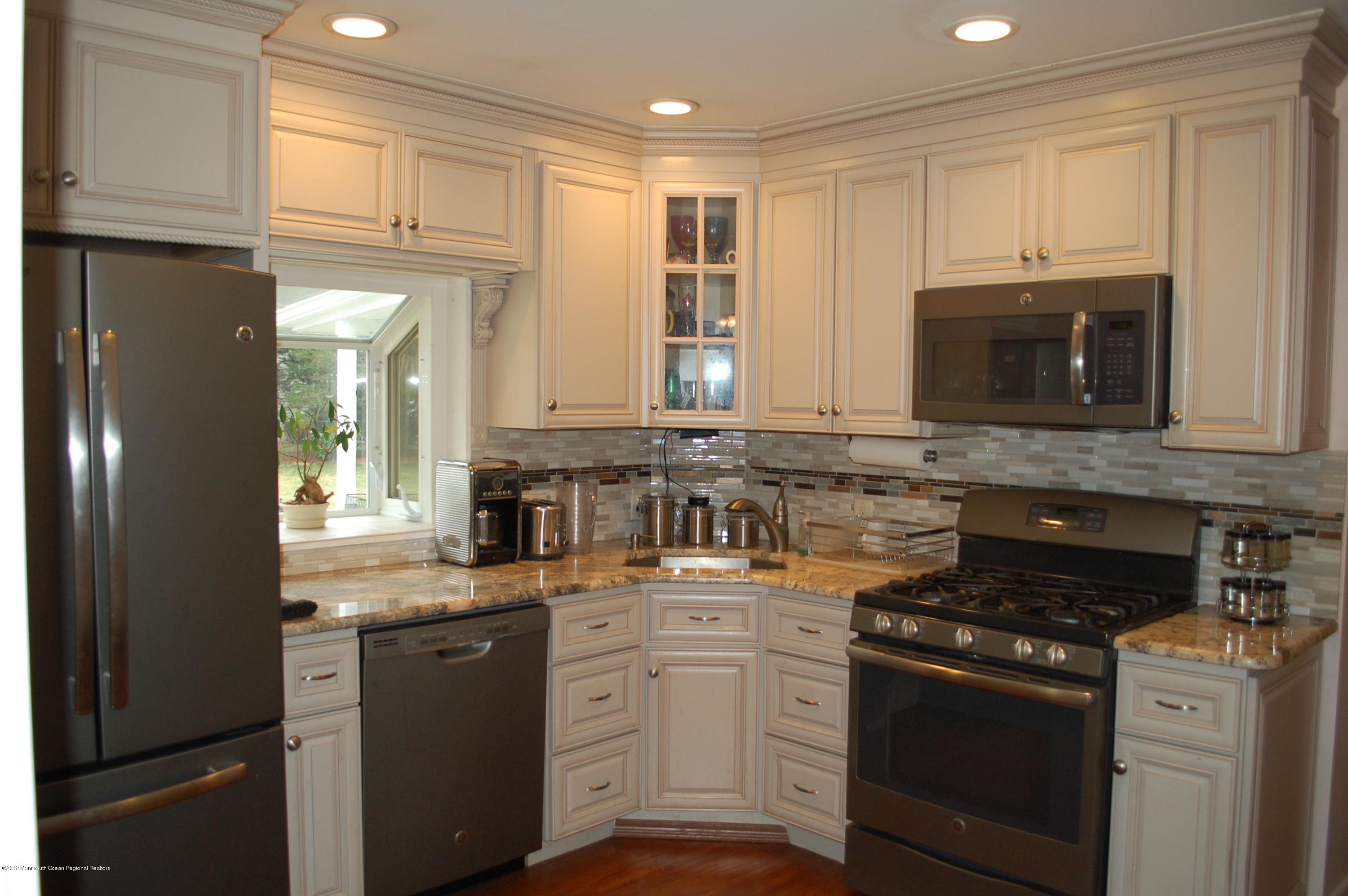 11 Texas Road Matawan, NJ 07747 - Photo 3 of 27 2 Kitchen