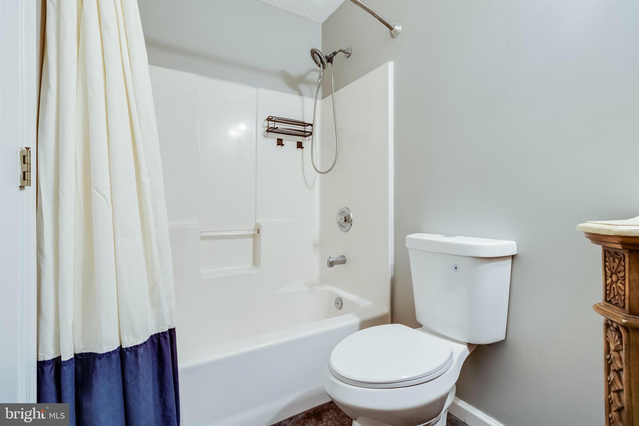 648 Santa Fe Trail Lusby, MD 20657 - Photo 24 of 58 Upper Level Hall Bath