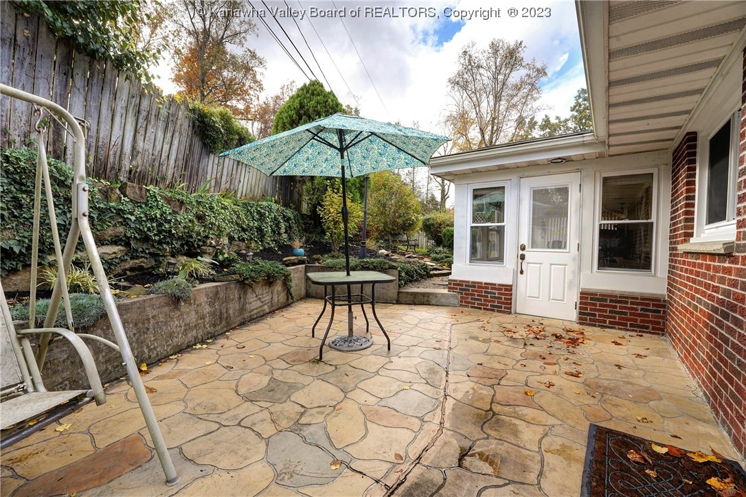 508 Woodcliff Road Charleston, WV 25314 - Photo 37 of 43 Wonderful patio outpack.