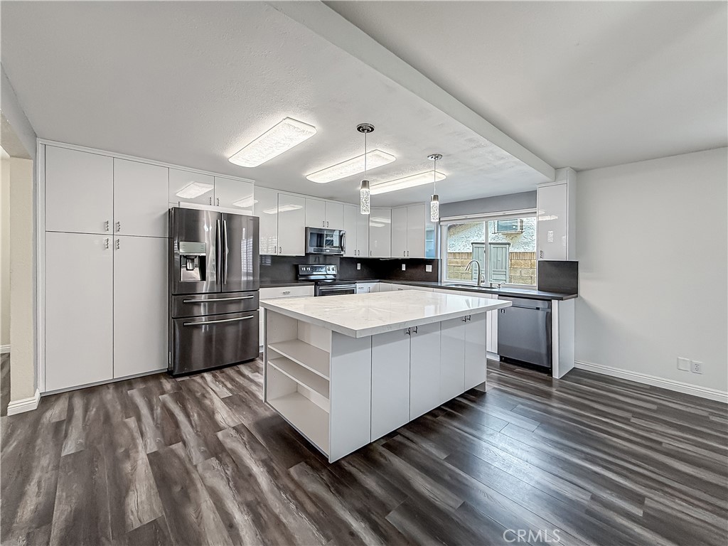 1814 Glenview Avenue Simi Valley, CA 93063 - Photo 4 of 22