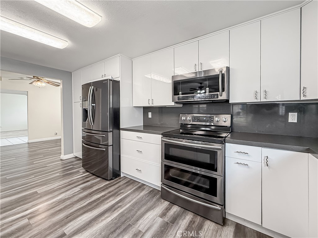 1814 Glenview Avenue Simi Valley, CA 93063 - Photo 7 of 22