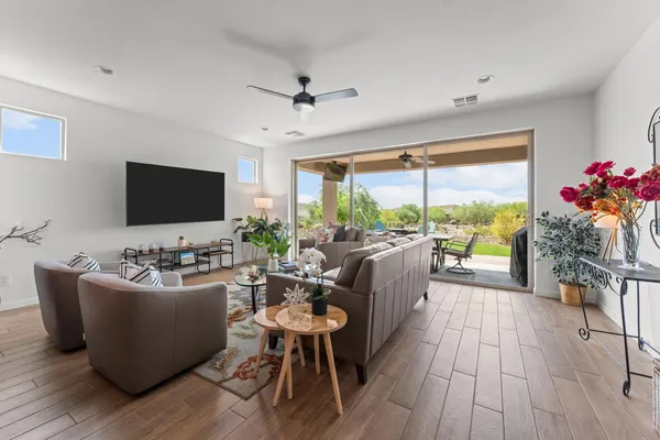 $2,450 | 3021 Prospector Way, Wickenburg, AZ 85390