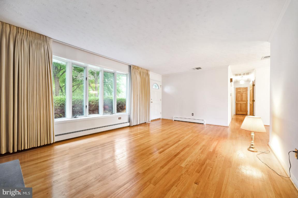 10193 Cabery Road Ellicott City, MD 21042 - Photo 6 of 35 Gallery Image 6