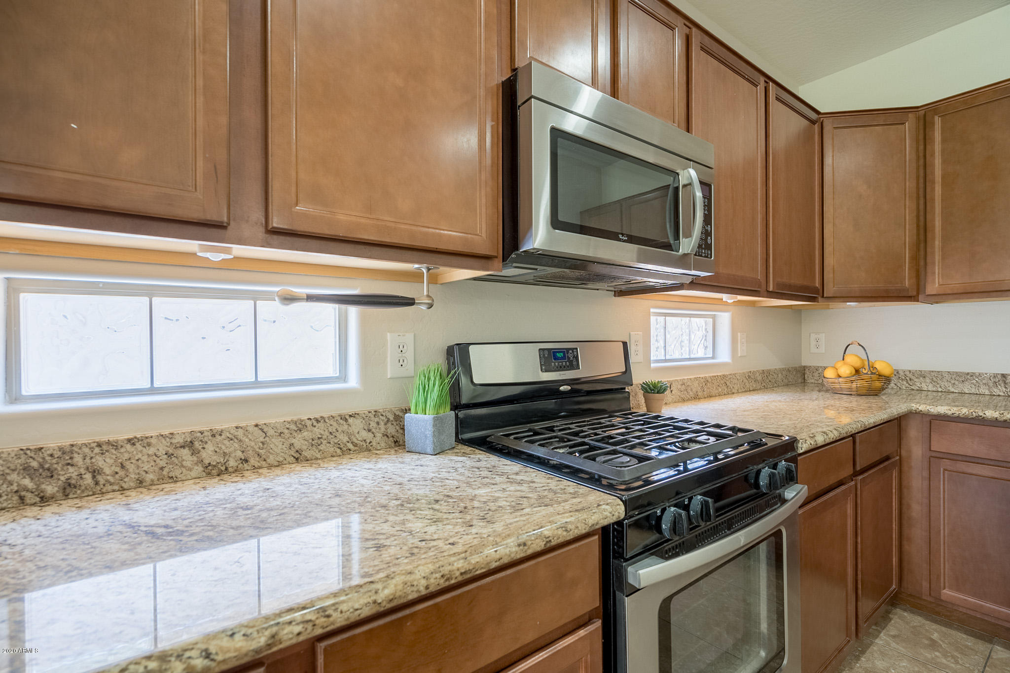 2997 East Ridgewood Lane Gilbert, AZ 85298 - Photo 13 of 52 Kitchen Windows