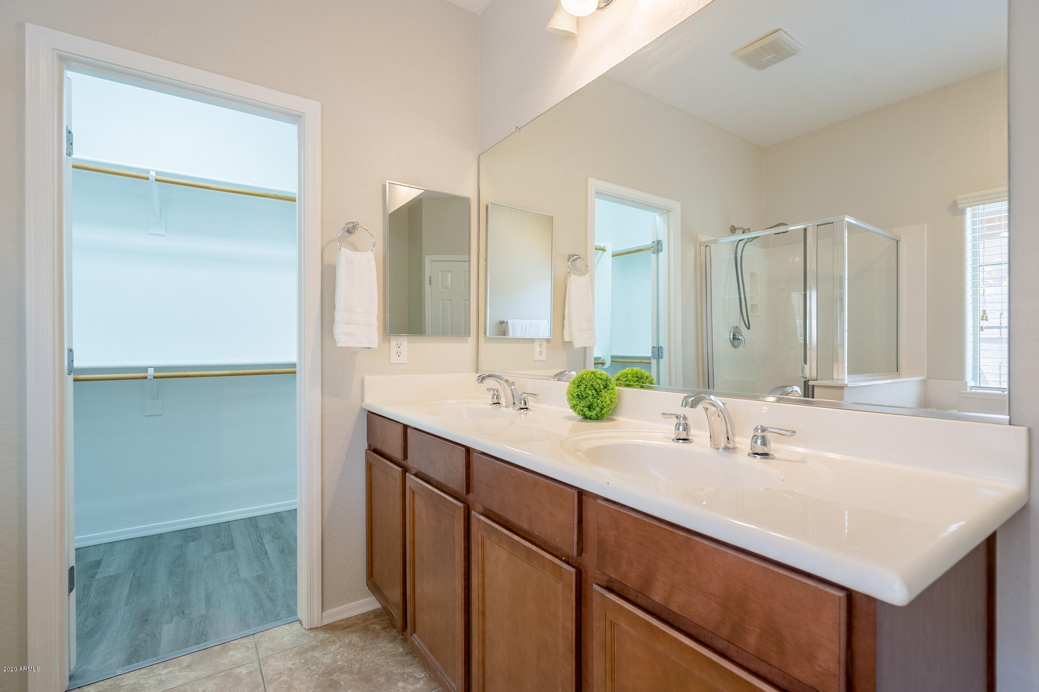 2997 East Ridgewood Lane Gilbert, AZ 85298 - Photo 23 of 52 Dual Sinks