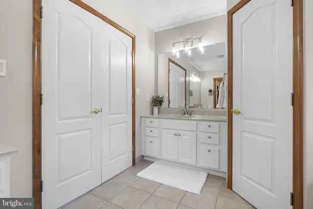 a view of a house with a yard and plants