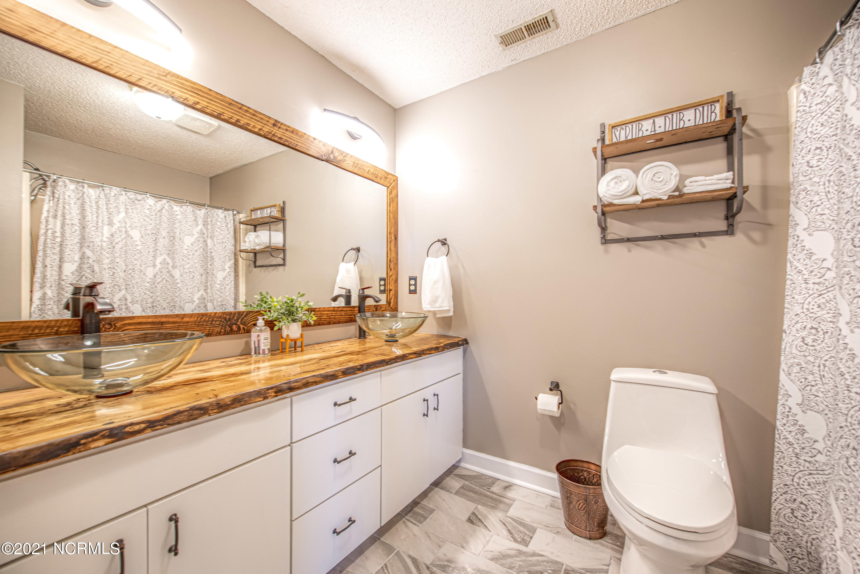 908 Williams Road New Bern, NC 28562 - Photo 14 of 28 Master Bathroom