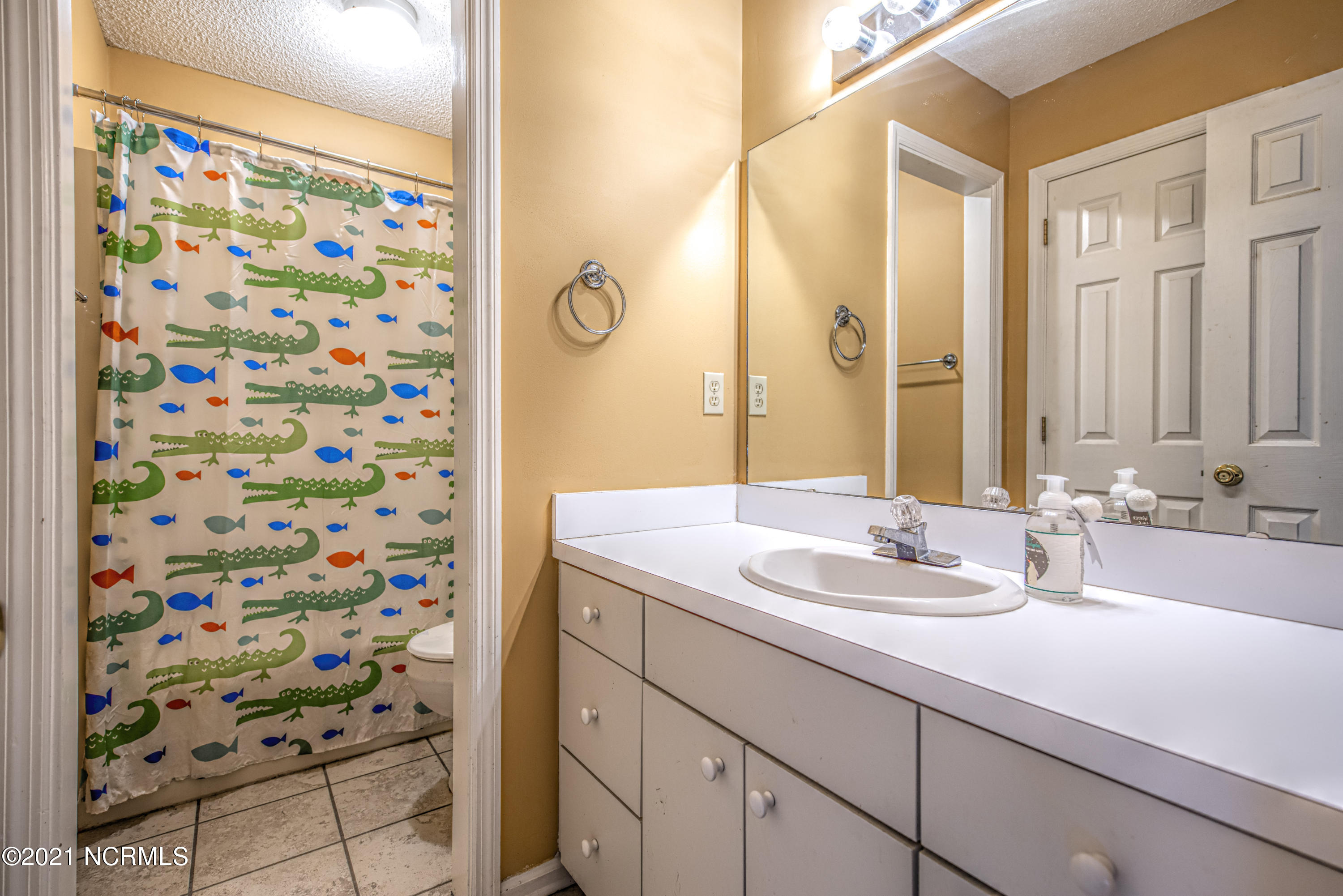 908 Williams Road New Bern, NC 28562 - Photo 18 of 28 Guest Bathroom