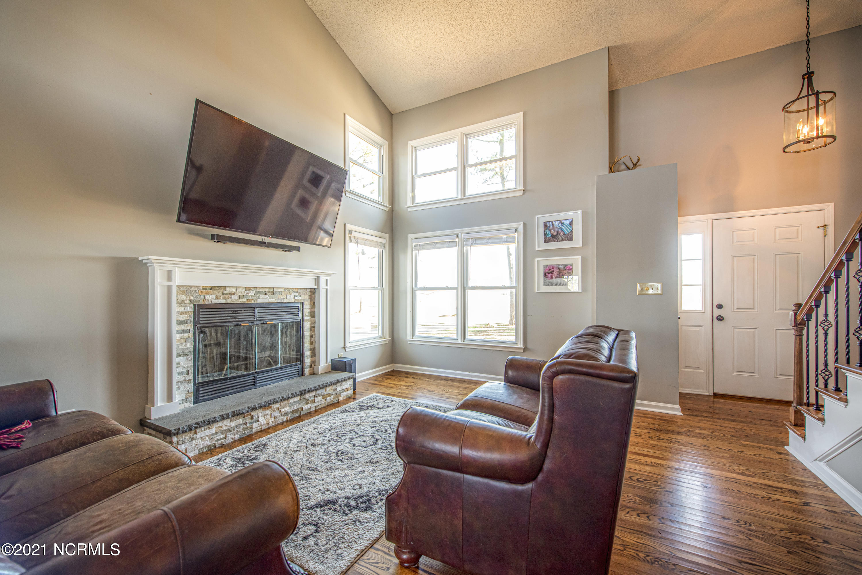 908 Williams Road New Bern, NC 28562 - Photo 2 of 28 Living Room