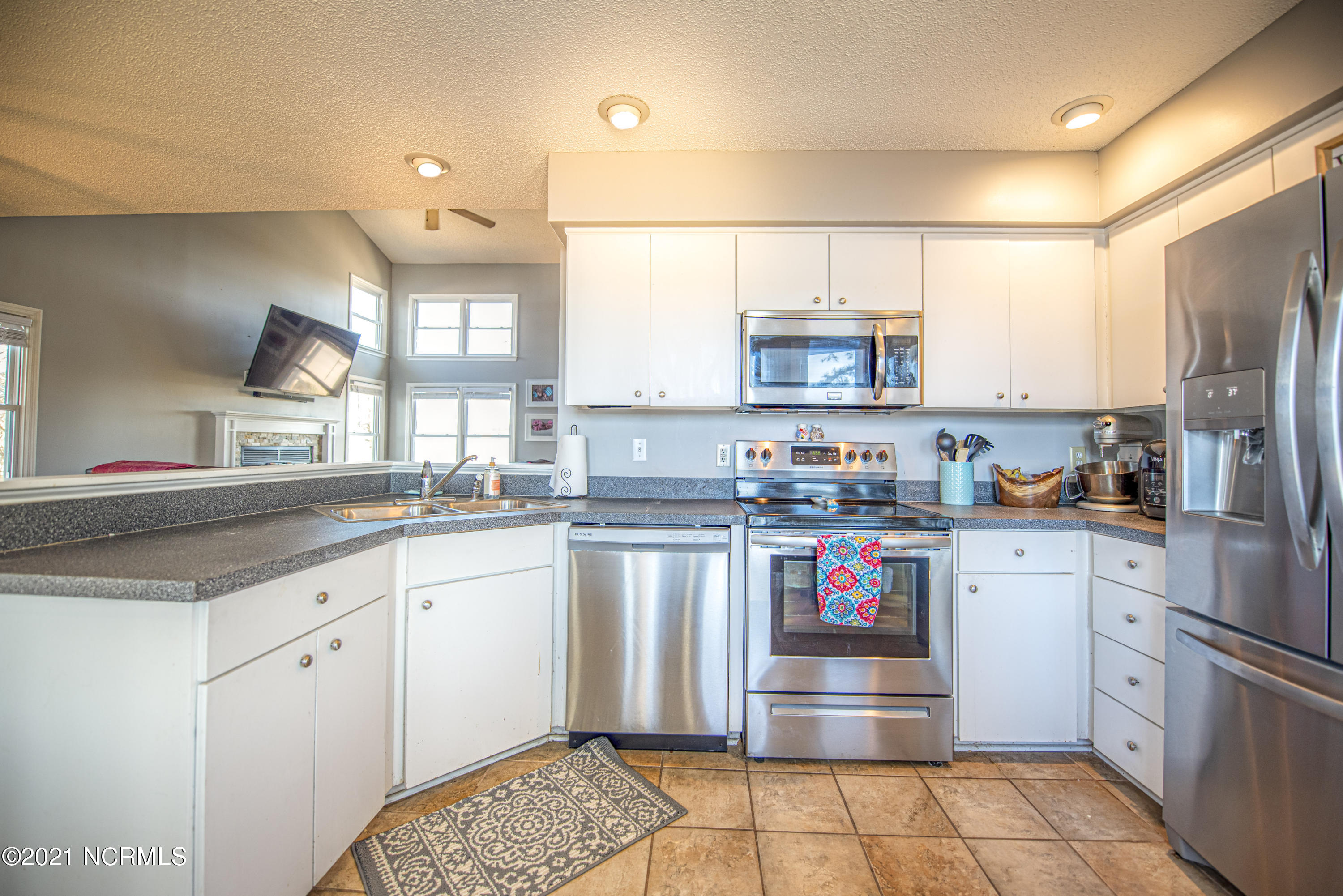 908 Williams Road New Bern, NC 28562 - Photo 3 of 28 Kitchen