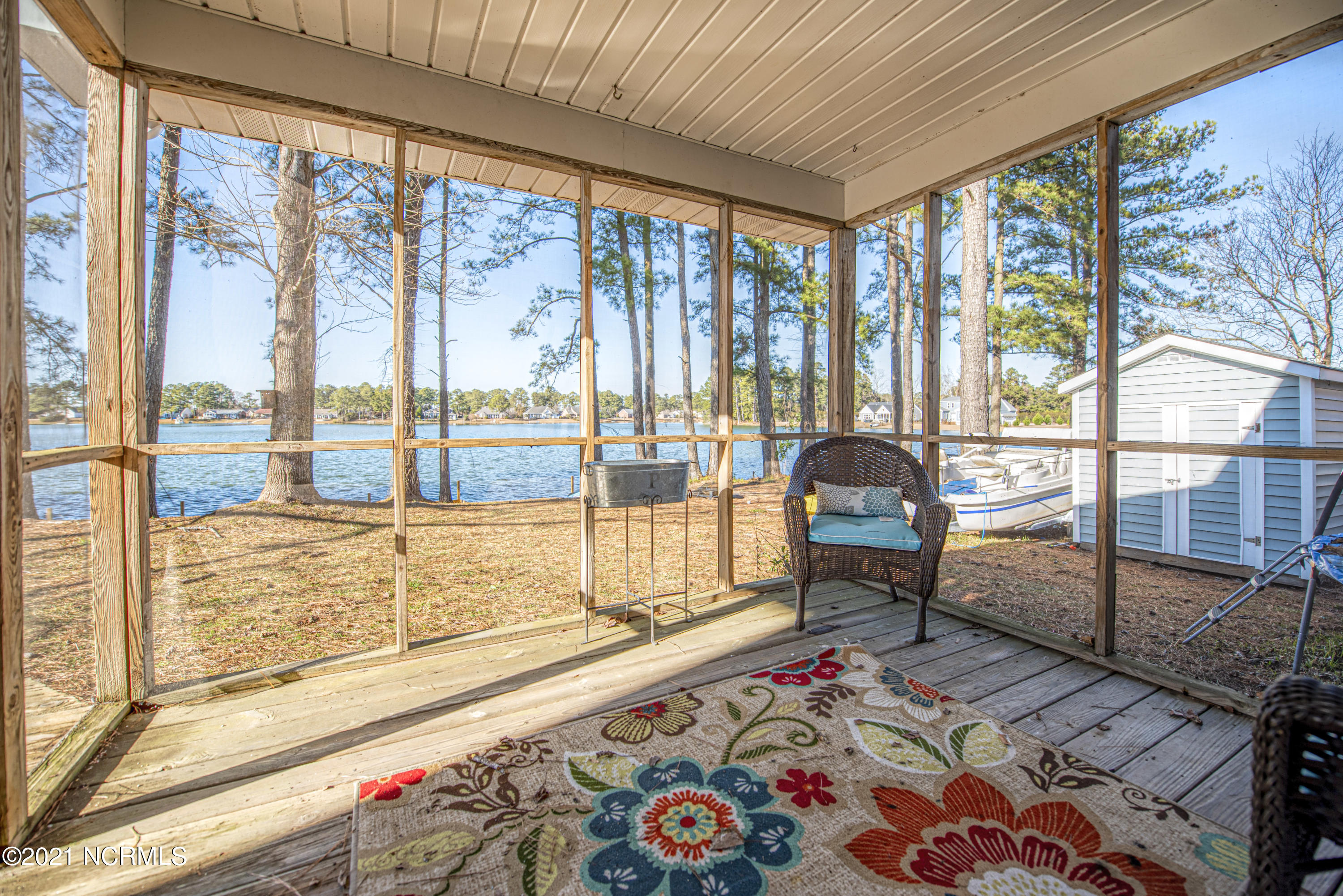 908 Williams Road New Bern, NC 28562 - Photo 4 of 28 Screened-in Porch