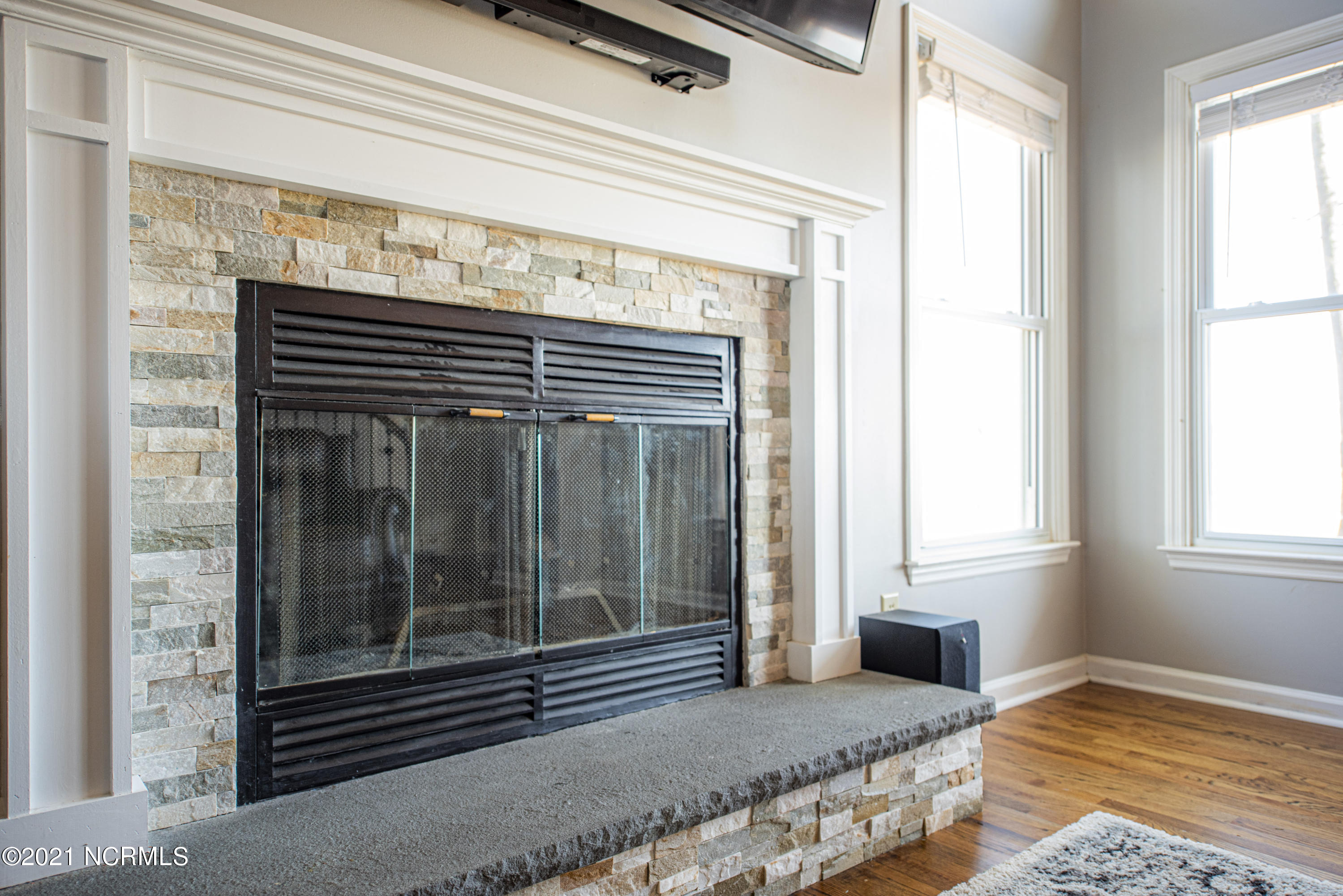 908 Williams Road New Bern, NC 28562 - Photo 8 of 28 Living Room