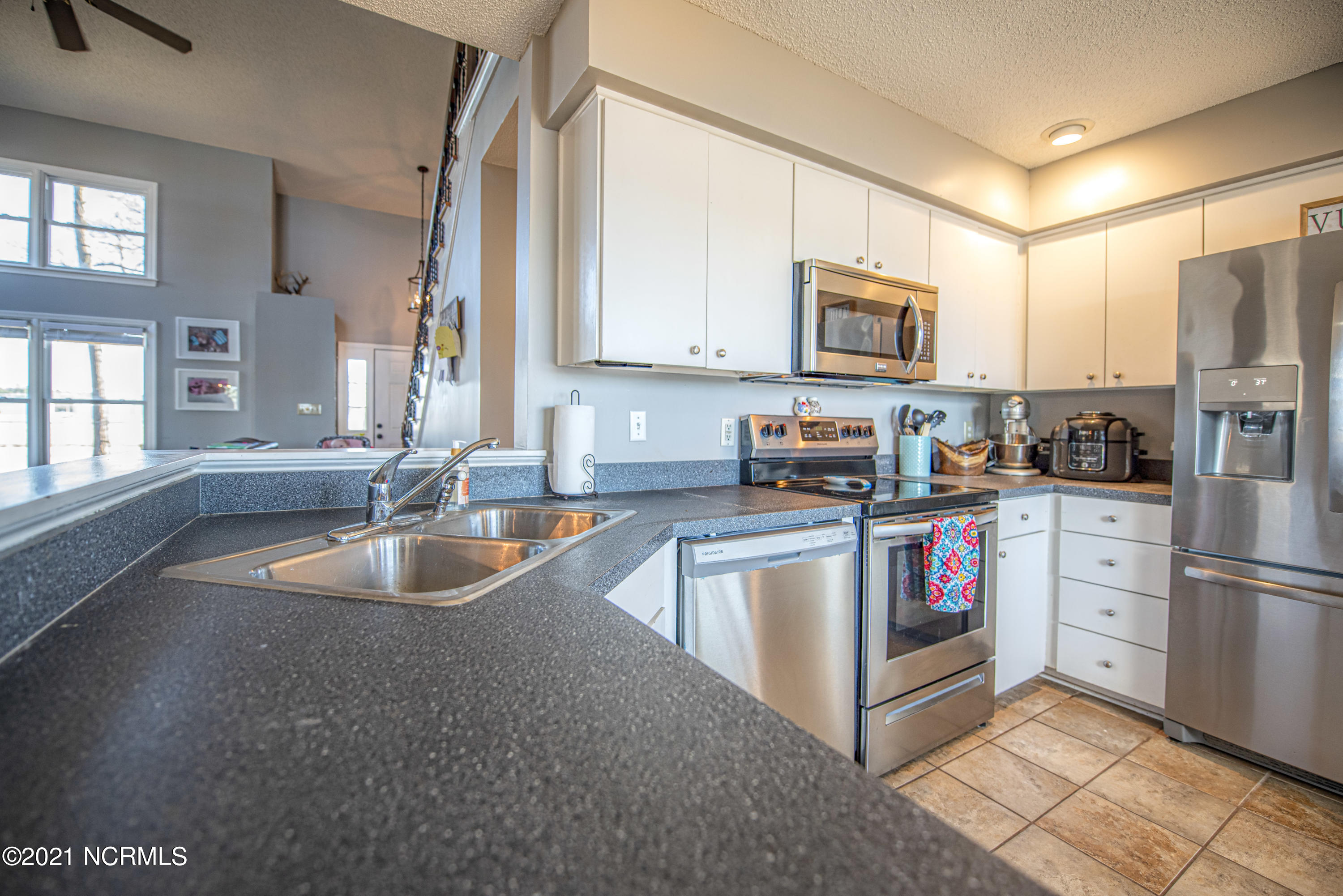 908 Williams Road New Bern, NC 28562 - Photo 9 of 28 Kitchen