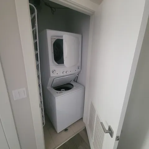 $2,845 | 2443 North Western Avenue, Unit 203, Chicago, IL 60647