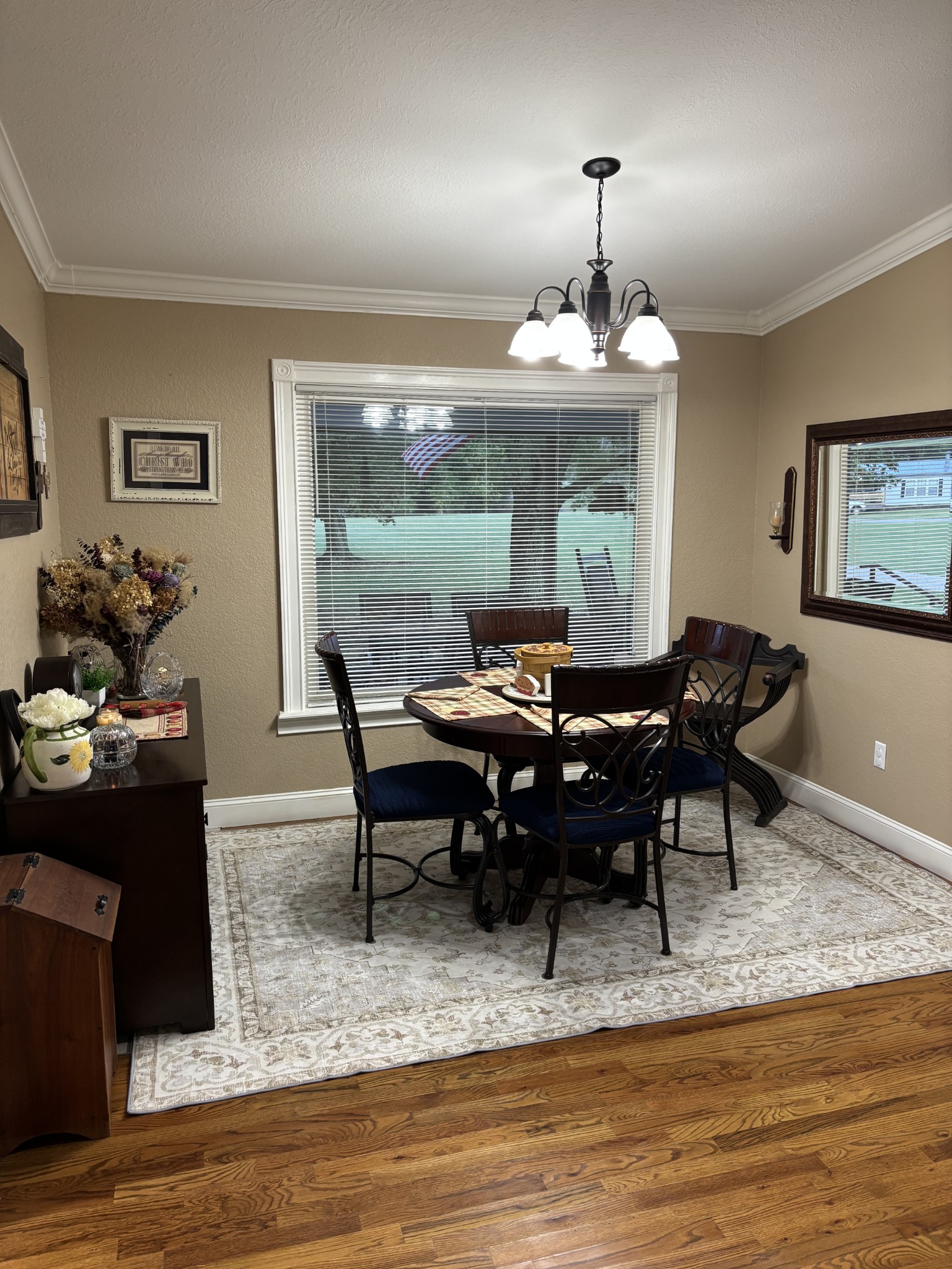 375 Nickajack Trail Monteagle, TN 37356 - Photo 24 of 34 a living room with furniture and a dining table