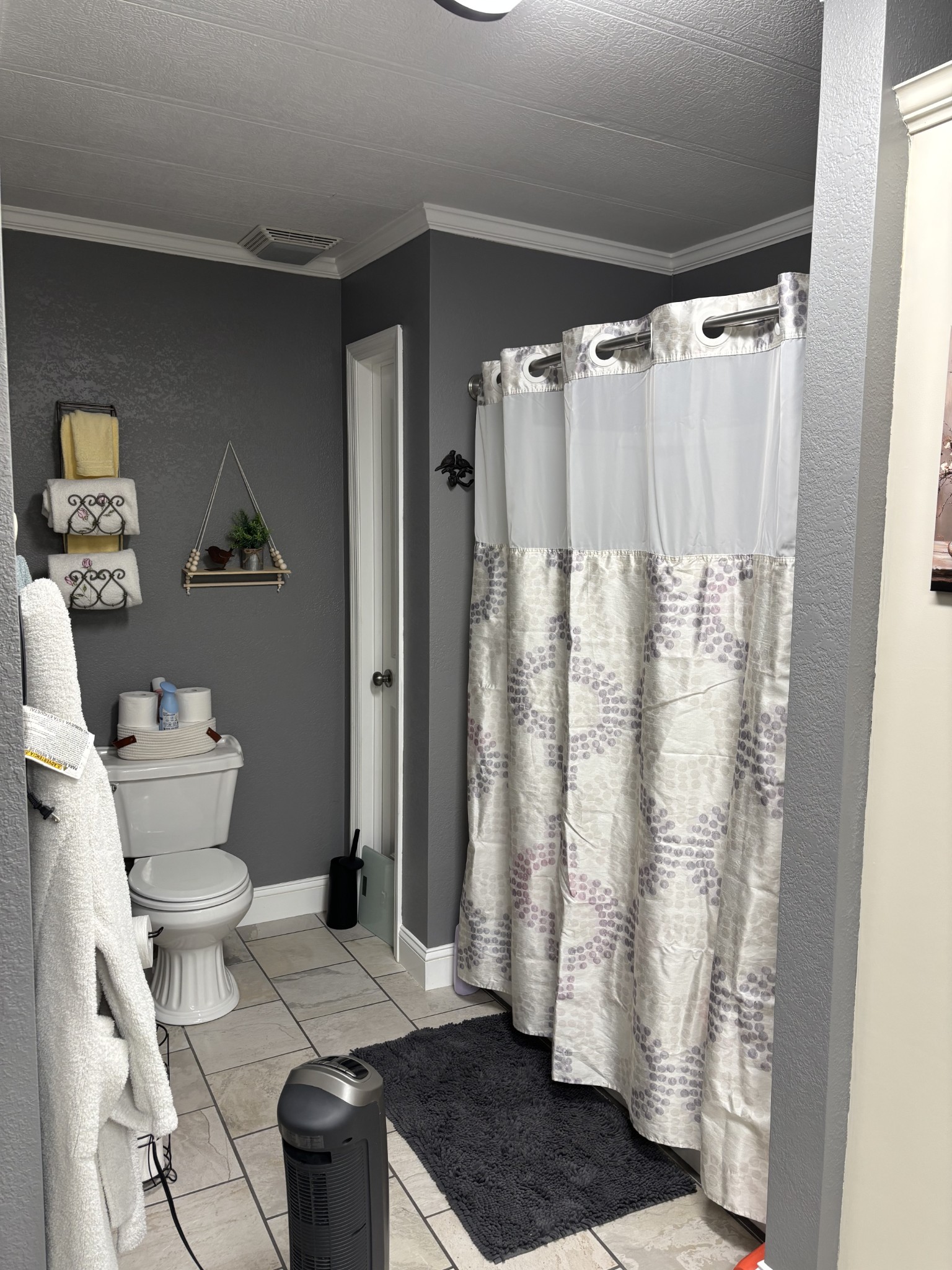 375 Nickajack Trail Monteagle, TN 37356 - Photo 29 of 34 a living room with furniture and a rug