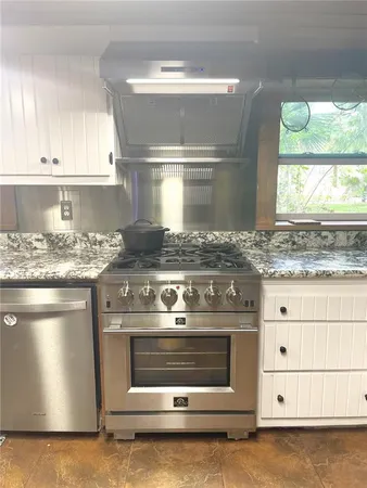 $300,000 | 1302 Southeast Wacahoota Road, Micanopy, FL 32667
