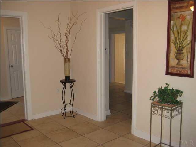 9 Milton Road Pensacola, FL 32507 - Photo 9 of 12 Staging items remain.