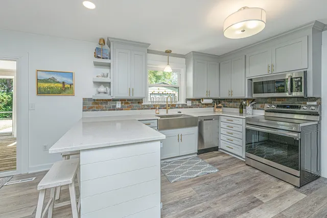 $425,000 | 6020 Meadowcliff Avenue, Hanahan, SC 29410