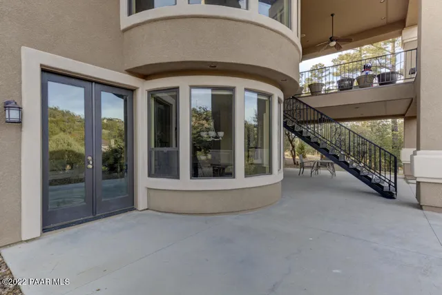 a view of a building entrance