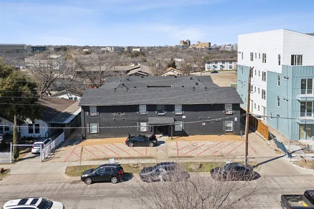 a view of a terrace with a outdoor space