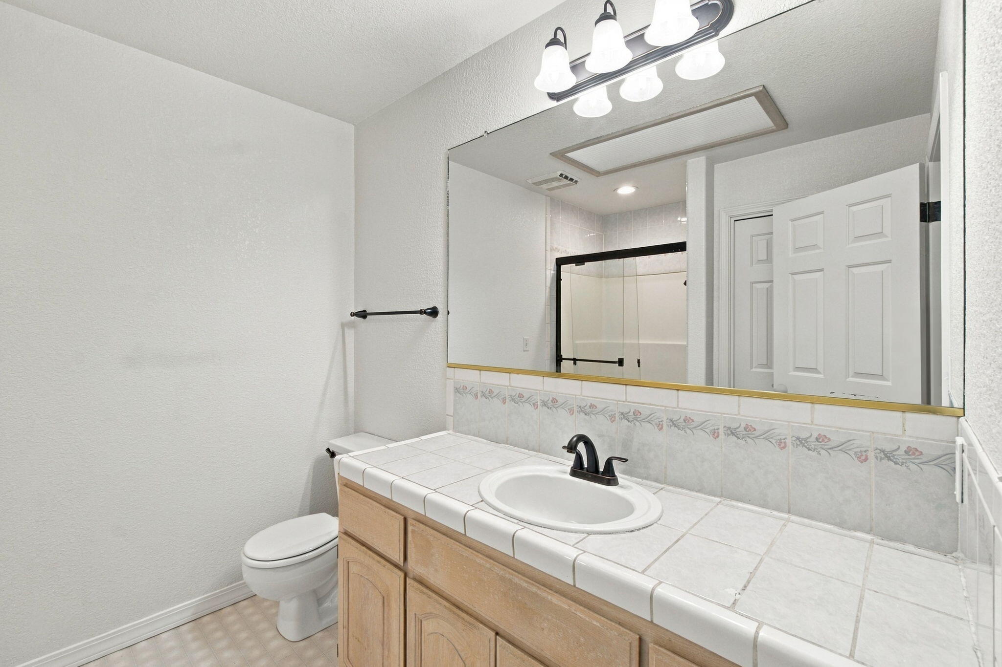 3154 Riesling Path Redding, CA 96001 - Photo 16 of 44 24-web-or-mls-BiggerFlow Real Estate Med