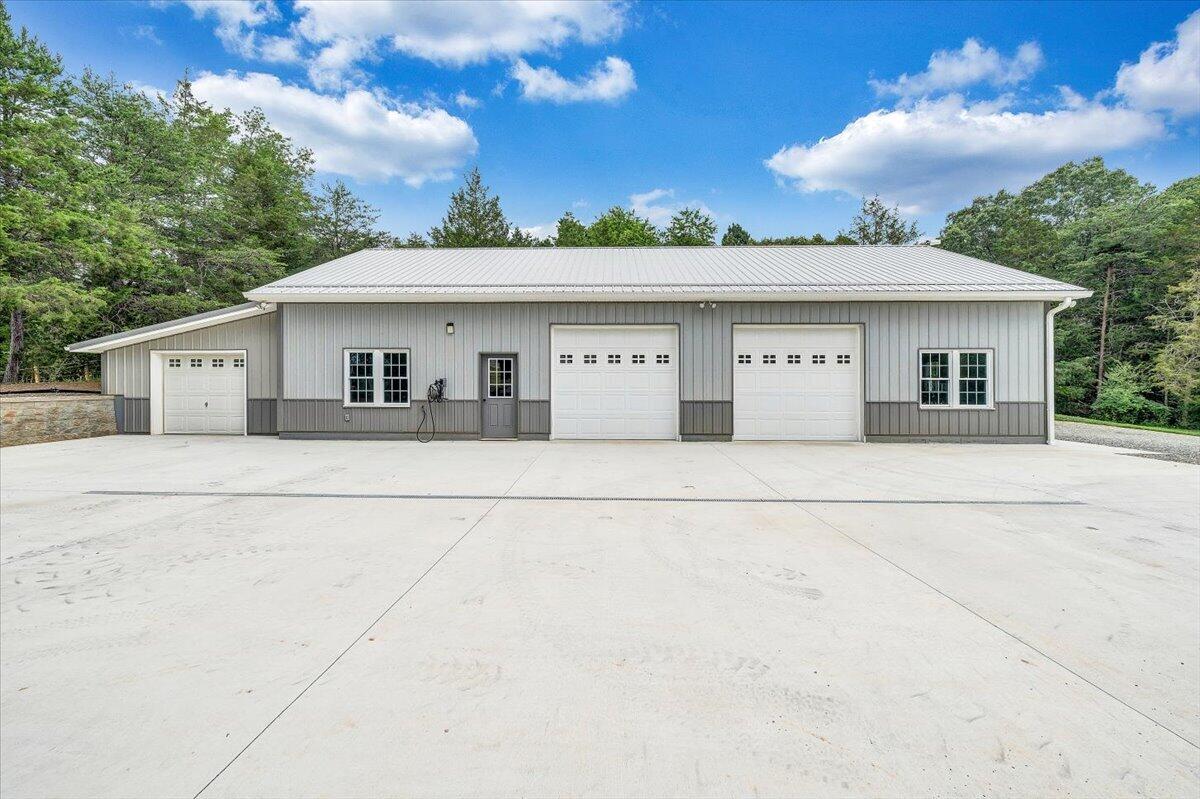 363 Farmington Road Hardy, VA 24101 - Photo 3 of 73 02-MIB01119-R5