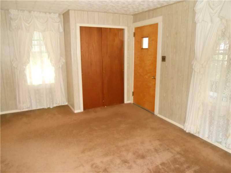 3026 Mercer Road New Castle, PA 16105 - Photo 3 of 16 Living Room.