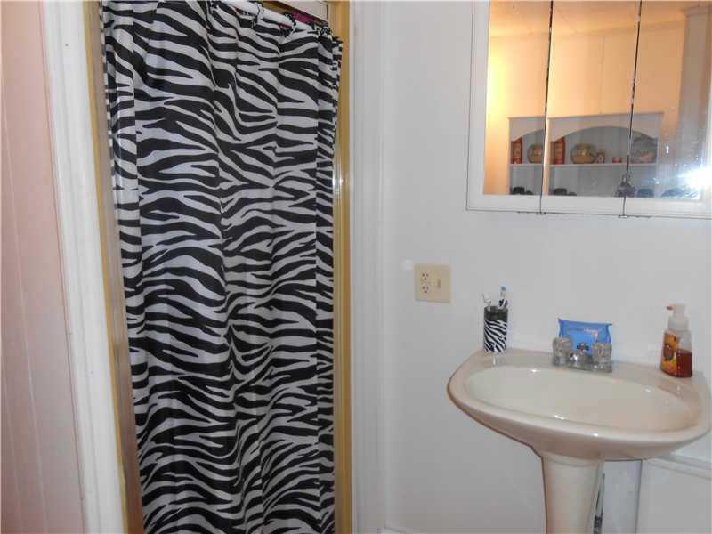 3026 Mercer Road New Castle, PA 16105 - Photo 7 of 16 Full Bath.
