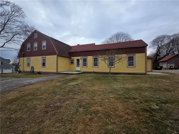 $2,200 | 354 Old Boston Neck Road, Unit 2, Narragansett, RI 02874