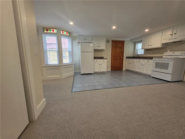 $2,200 | 354 Old Boston Neck Road, Unit 2, Narragansett, RI 02874