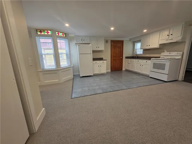 $2,200 | 354 Old Boston Neck Road, Unit 2, Narragansett, RI 02874