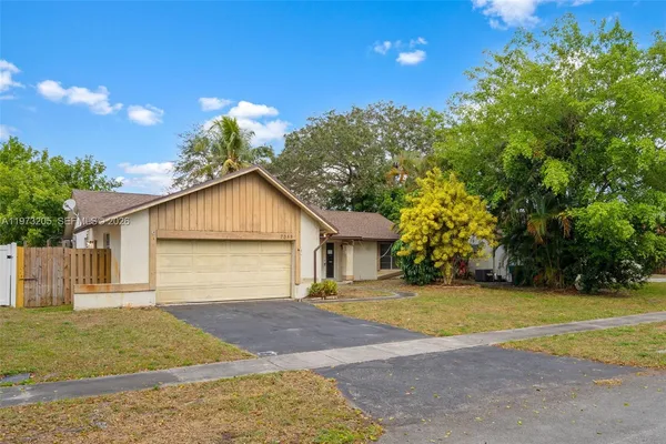 $339,900 | 7389 Northwest 48th Place, Lauderhill, FL 33319