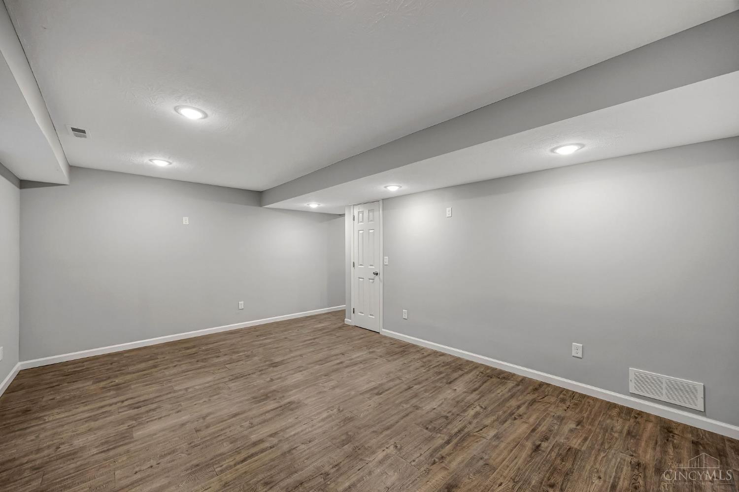 5143 Camargo Road Cincinnati, OH 45227 - Photo 21 of 49