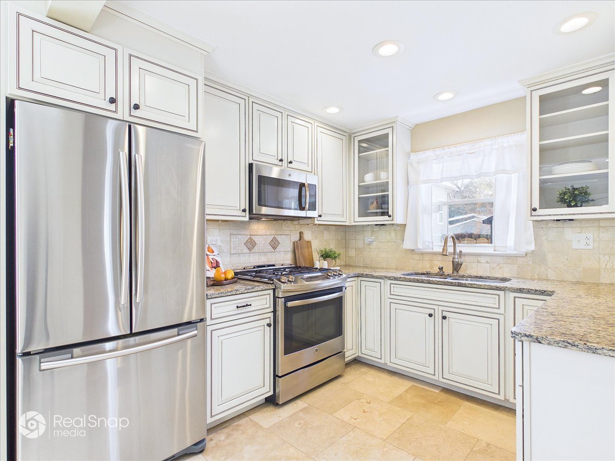 38 Lippincott Road Fox Lake, IL 60020 - Photo 11 of 36