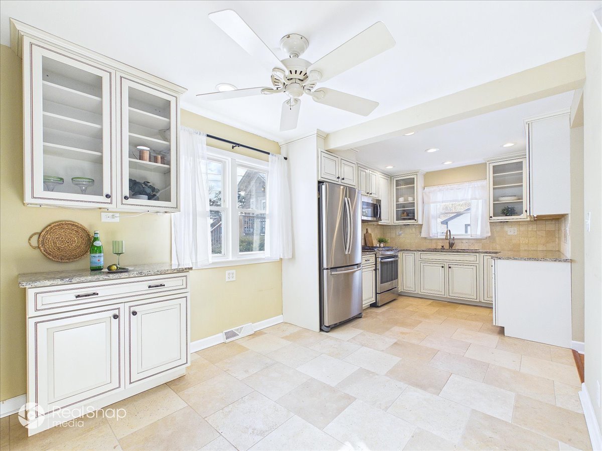 38 Lippincott Road Fox Lake, IL 60020 - Photo 12 of 36