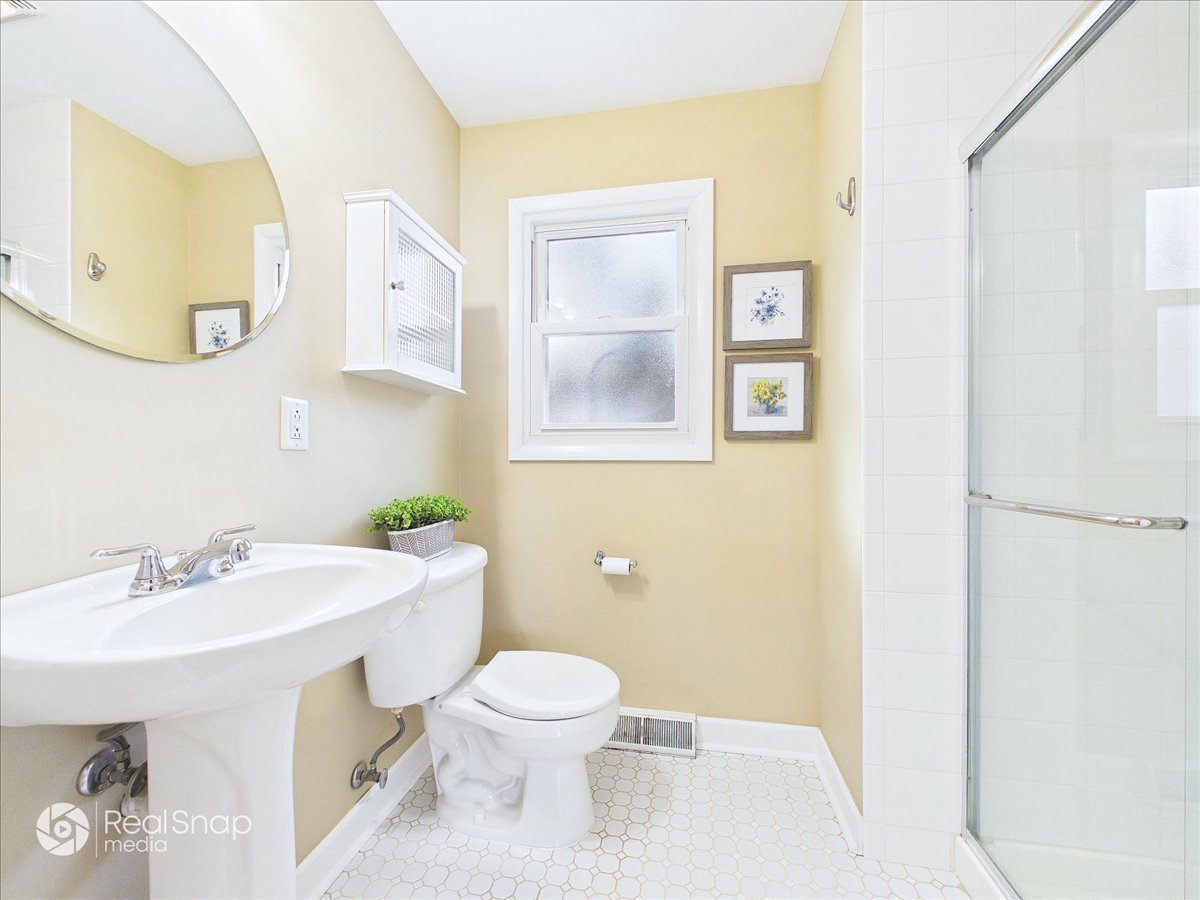 38 Lippincott Road Fox Lake, IL 60020 - Photo 13 of 36