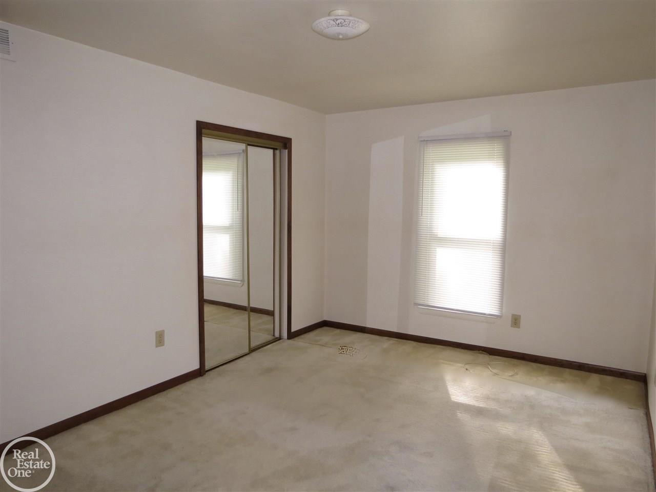 3530 Alida Avenue Rochester, MI 48309 - Photo 15 of 55 50053248-18.JPG