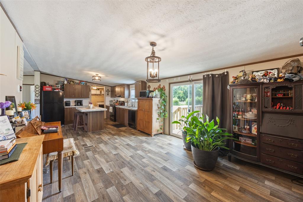 514 Blue Sky Court Springtown, TX 76082 - Photo 20 of 40