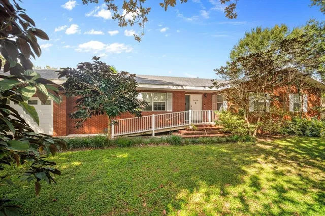 a view of a house with a yard