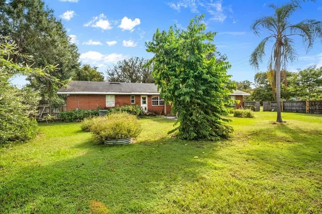 a view of a house with a backyard