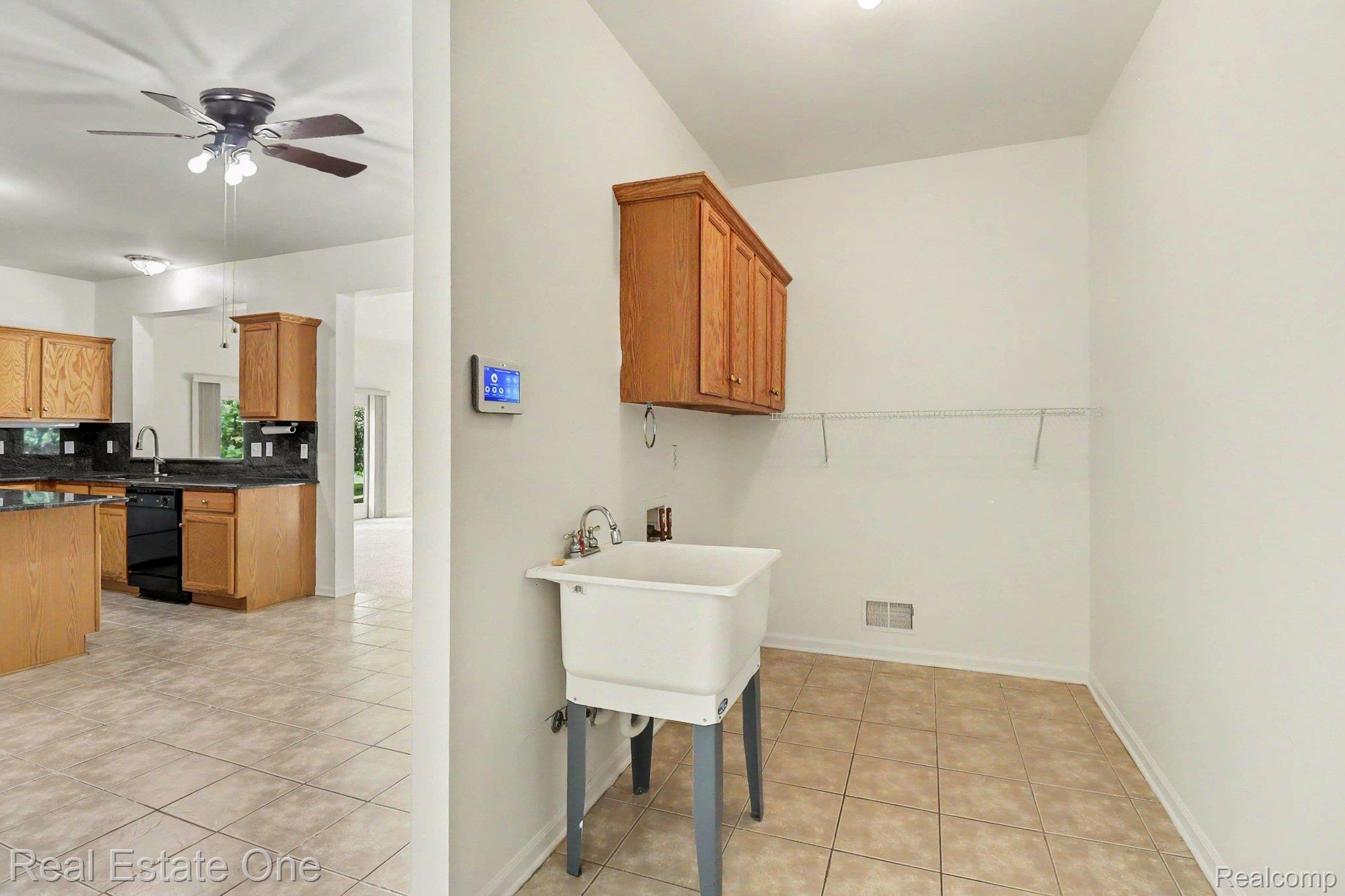 2106 Cattail Circle Rochester, MI 48309 - Photo 15 of 33 015_file_3600.jpg