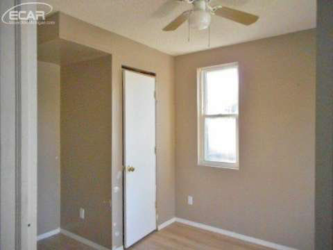 5303 Flushing Road Flushing, MI 48433 - Photo 9 of 18 20440697-8.JPG