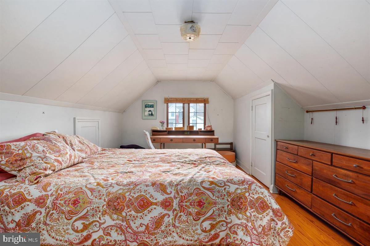 677 Red Cedar Road Annapolis, MD 21409 - Photo 33 of 44 Upstairs master has everything you need!