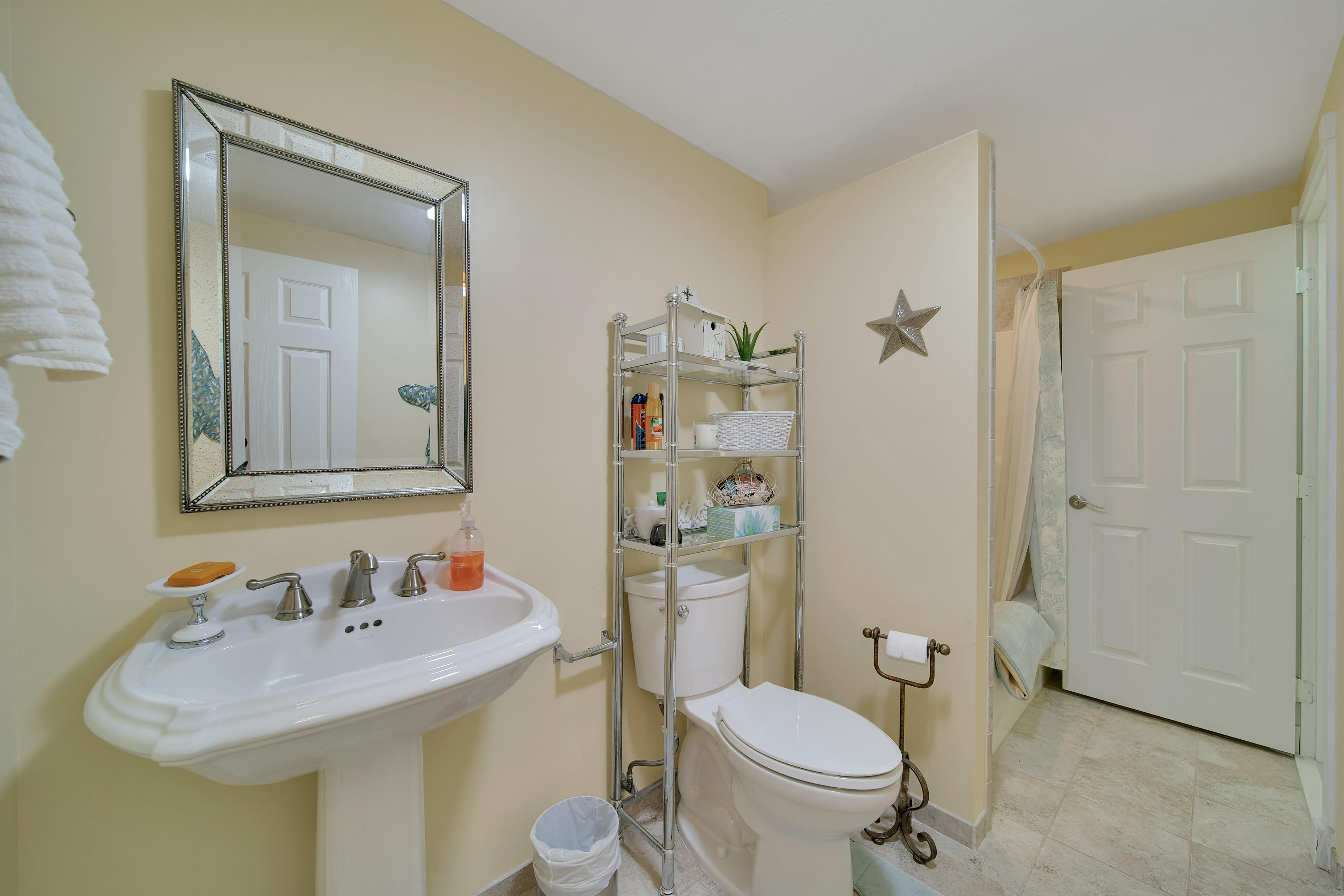 13262 Running Water Road Palm Beach Gardens, FL 33418 - Photo 14 of 36 Guest Bathroom