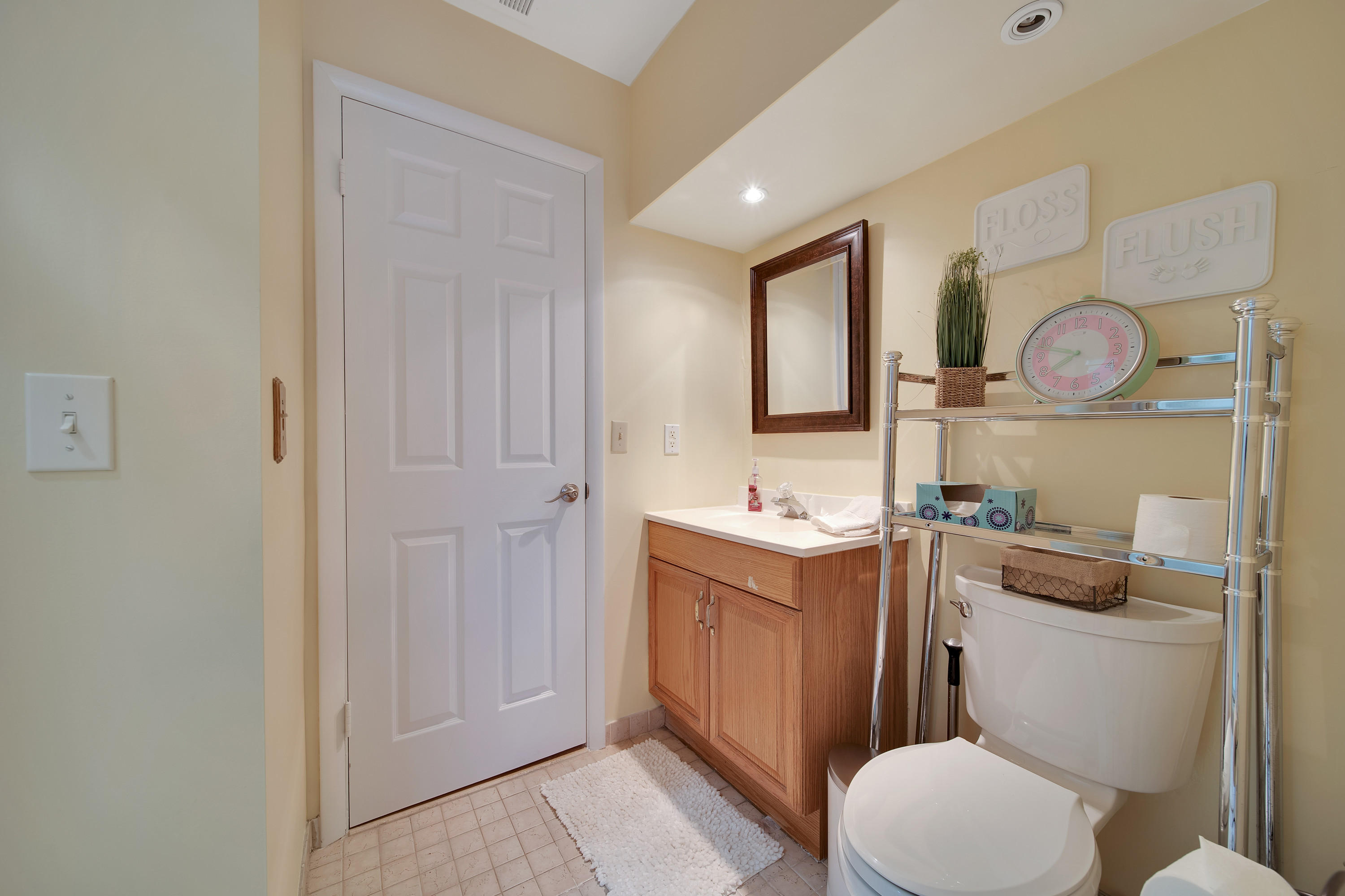 13262 Running Water Road Palm Beach Gardens, FL 33418 - Photo 18 of 36 Guest Bathroom