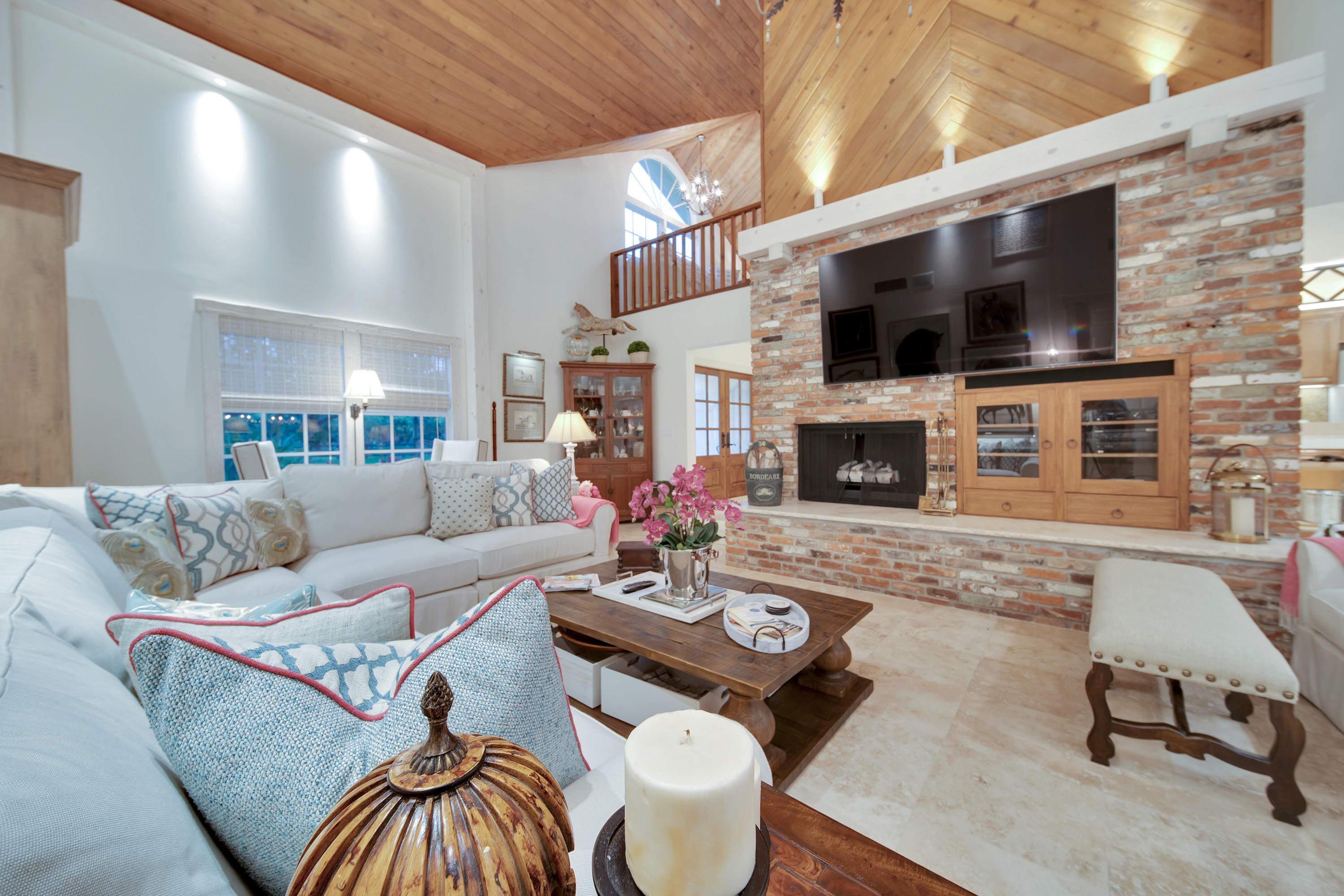 13262 Running Water Road Palm Beach Gardens, FL 33418 - Photo 6 of 36 Living Room